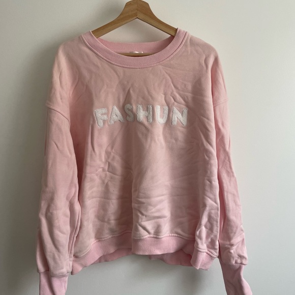 Sarah’s day FASHUN crewneck - Picture 2 of 4